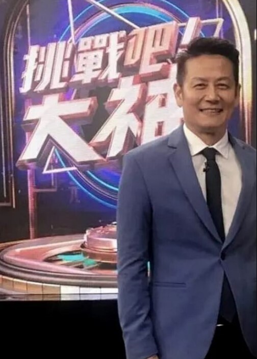 推特【小简喵酱奶糊】三人春晚 - JK色